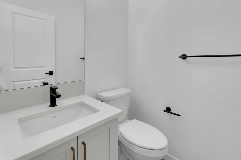 200 Starling Place NW Calgary AB T3P 2W2