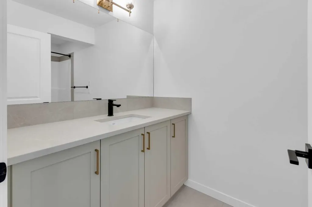 200 Starling Place NW Calgary AB T3P 2W2