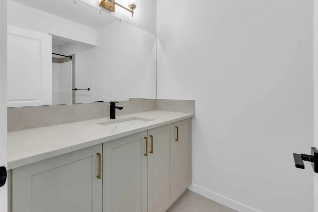 200 Starling Place NW Calgary AB T3P 2W2