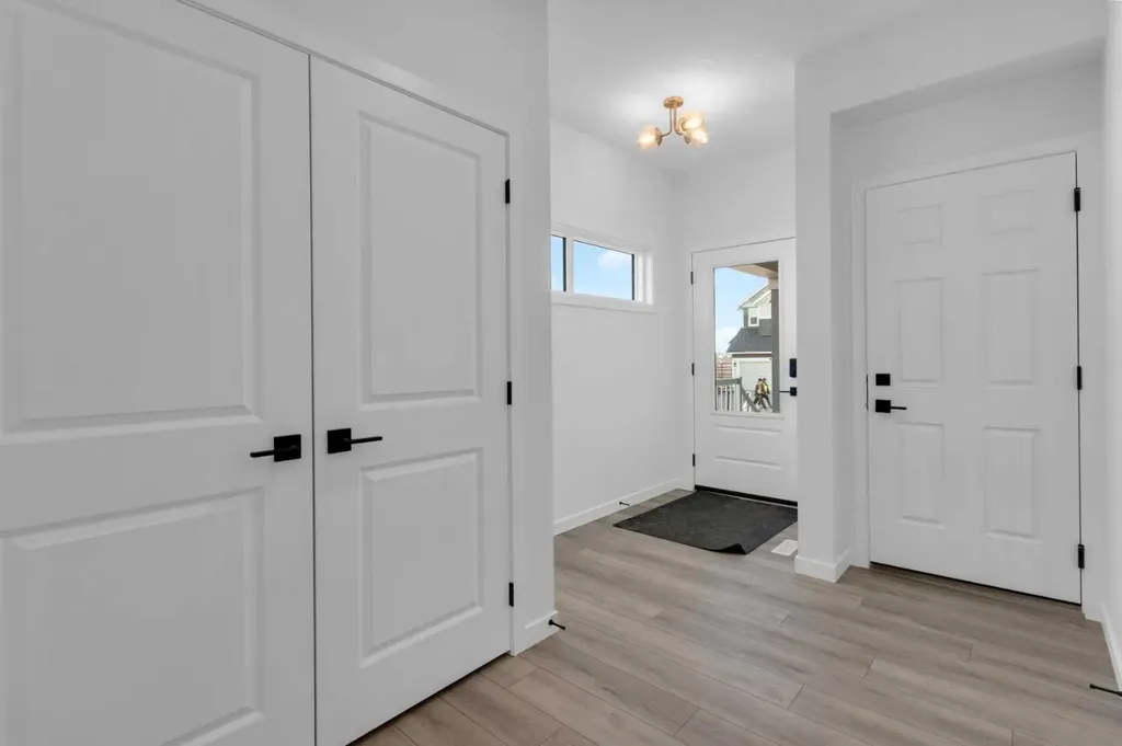 200 Starling Place NW Calgary AB T3P 2W2
