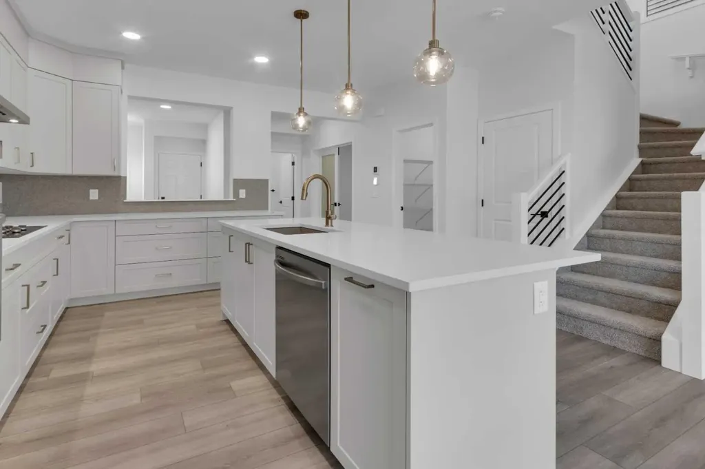 200 Starling Place NW Calgary AB T3P 2W2