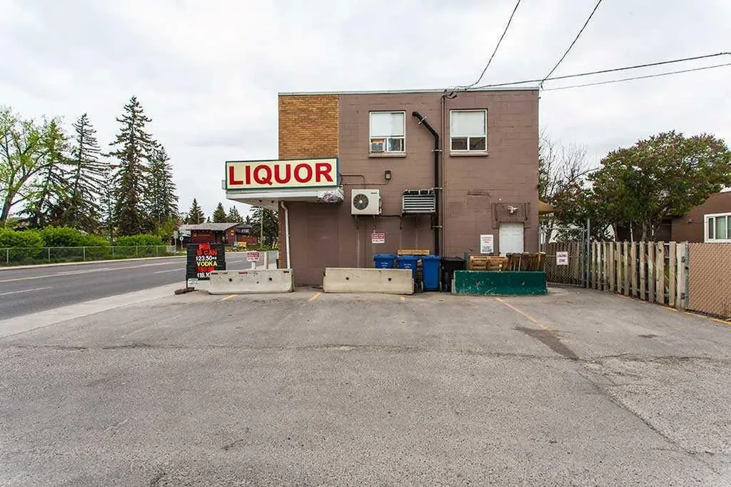 2116 14 Street NW Calgary AB T2M 3N5