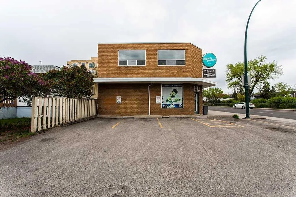 2116 14 Street NW Calgary AB T2M 3N5