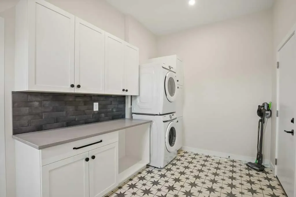 10 Twin Rose Court Jarvis Bay AB T4S 1R8