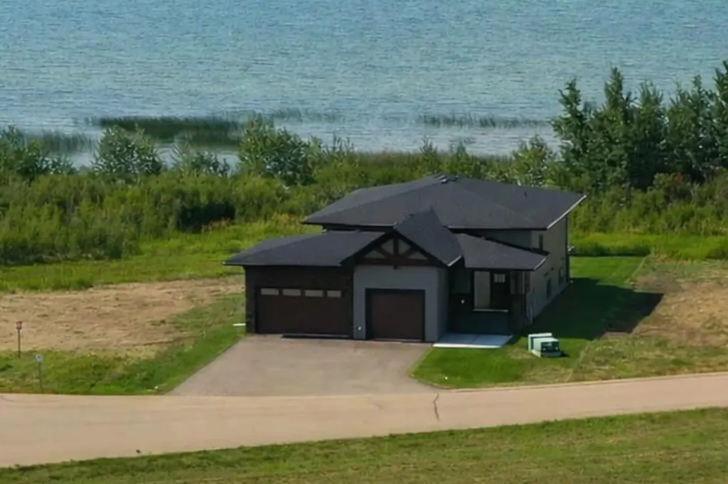 10 Twin Rose Court Jarvis Bay AB T4S 1R8