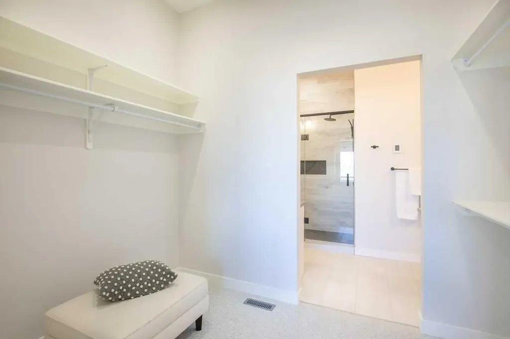 10 Twin Rose Court Jarvis Bay AB T4S 1R8