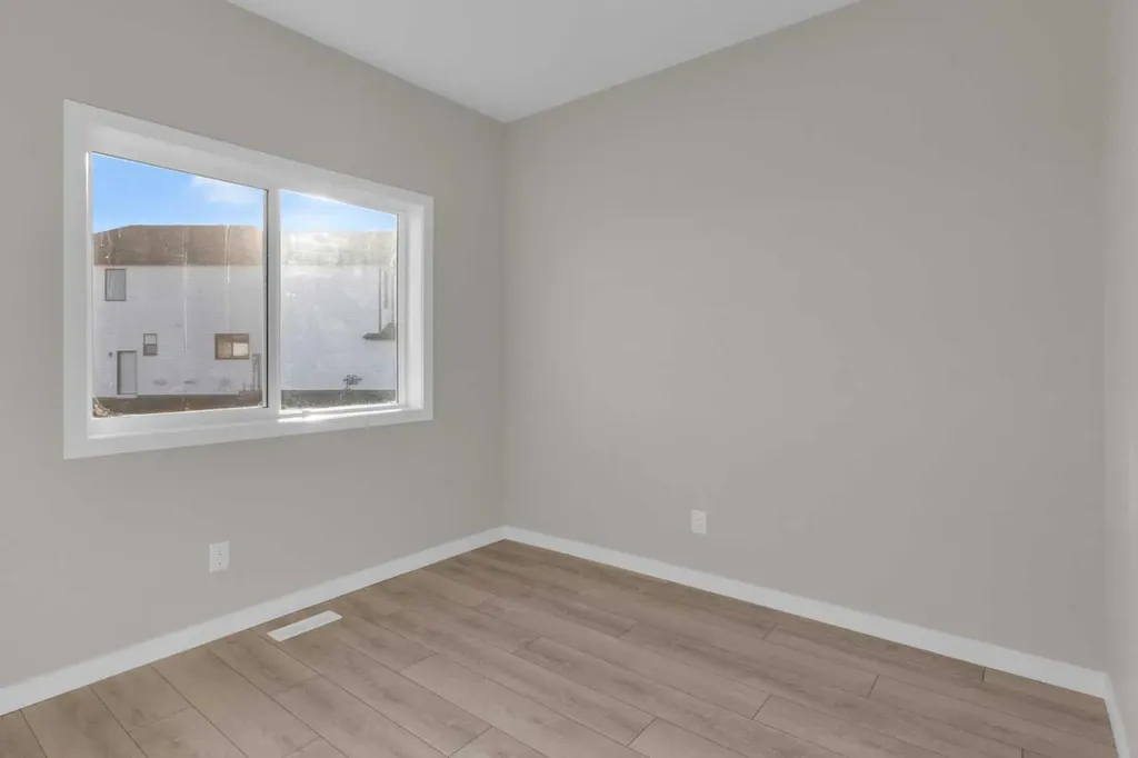 52 Lewisburg Close NE Calgary AB T3P 2N4