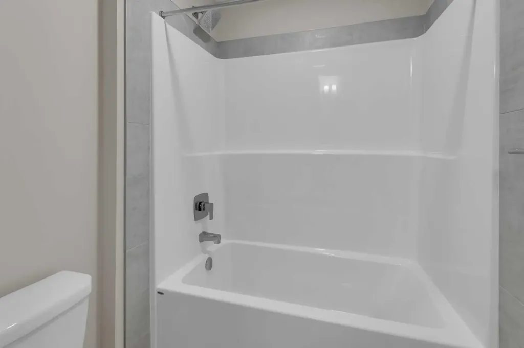 52 Lewisburg Close NE Calgary AB T3P 2N4