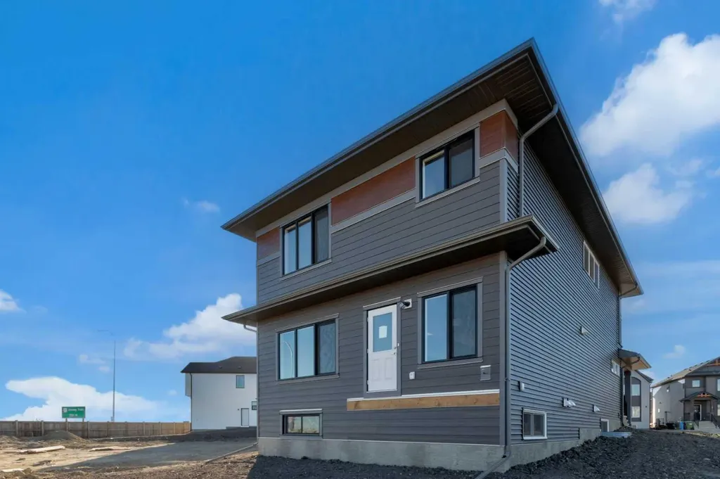 52 Lewisburg Close NE Calgary AB T3P 2N4