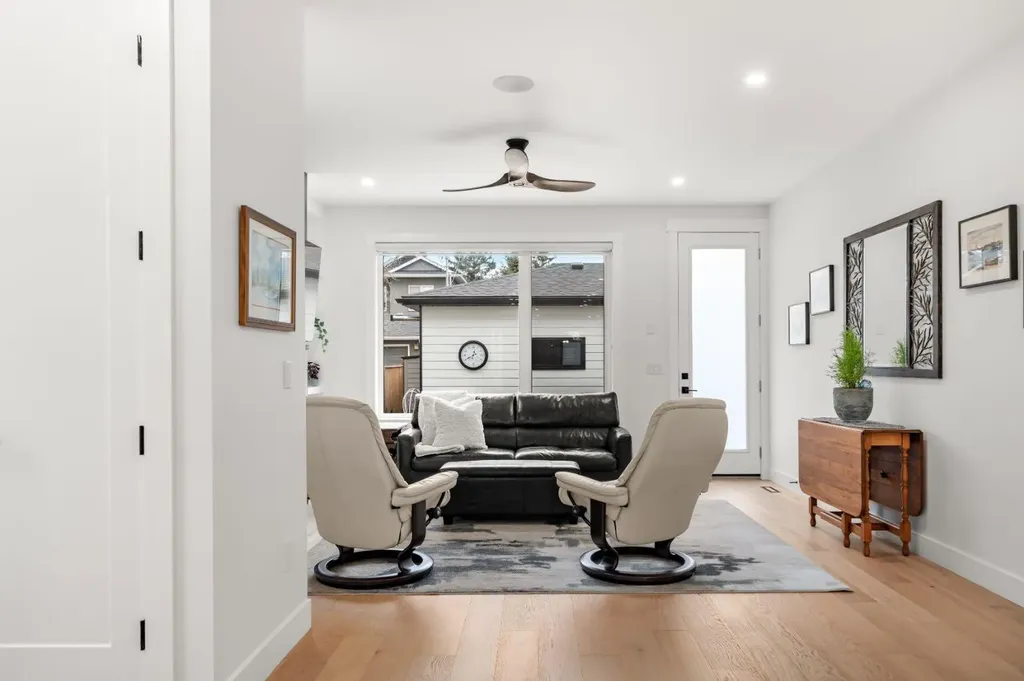 2407 33 Street SW Calgary AB T3E 2T3