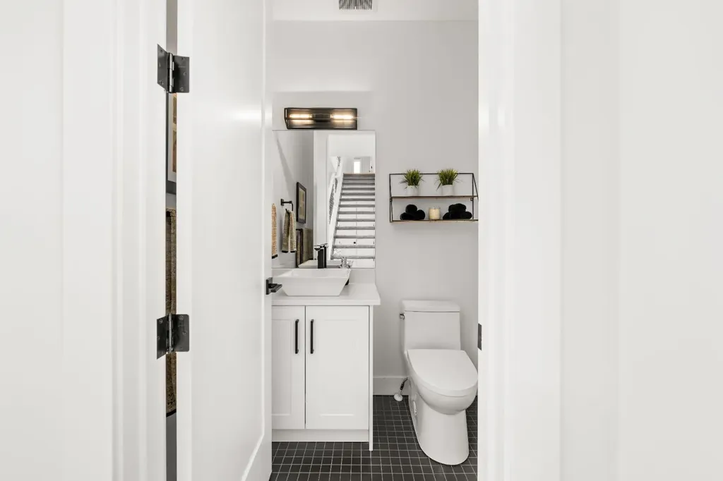 2407 33 Street SW Calgary AB T3E 2T3