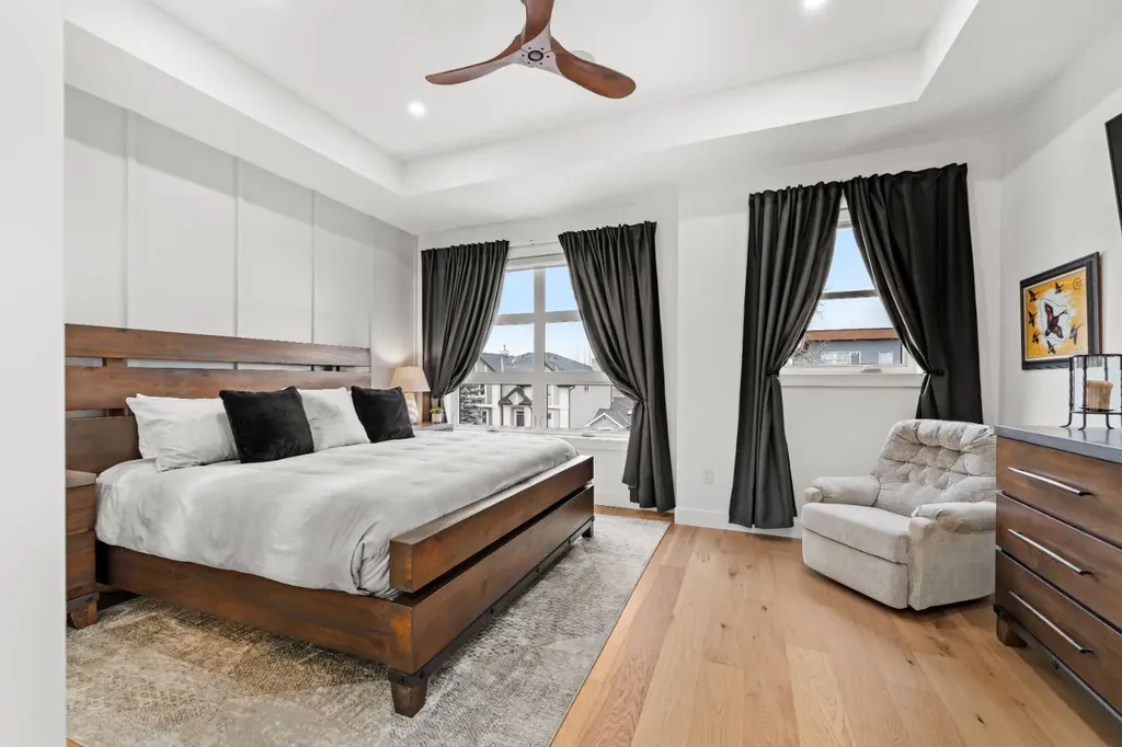 2407 33 Street SW Calgary AB T3E 2T3
