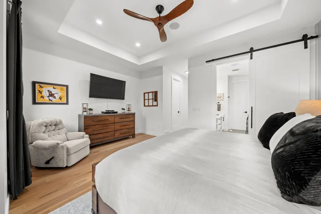 2407 33 Street SW Calgary AB T3E 2T3