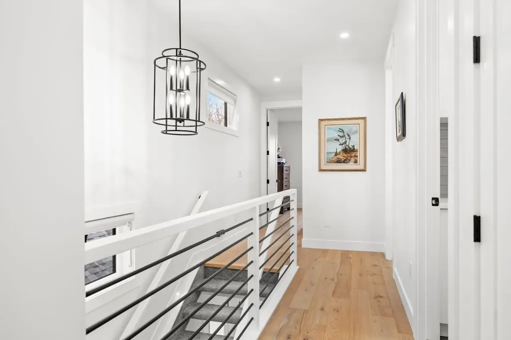 2407 33 Street SW Calgary AB T3E 2T3