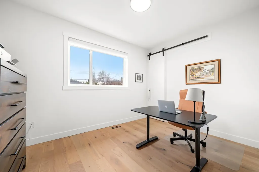 2407 33 Street SW Calgary AB T3E 2T3