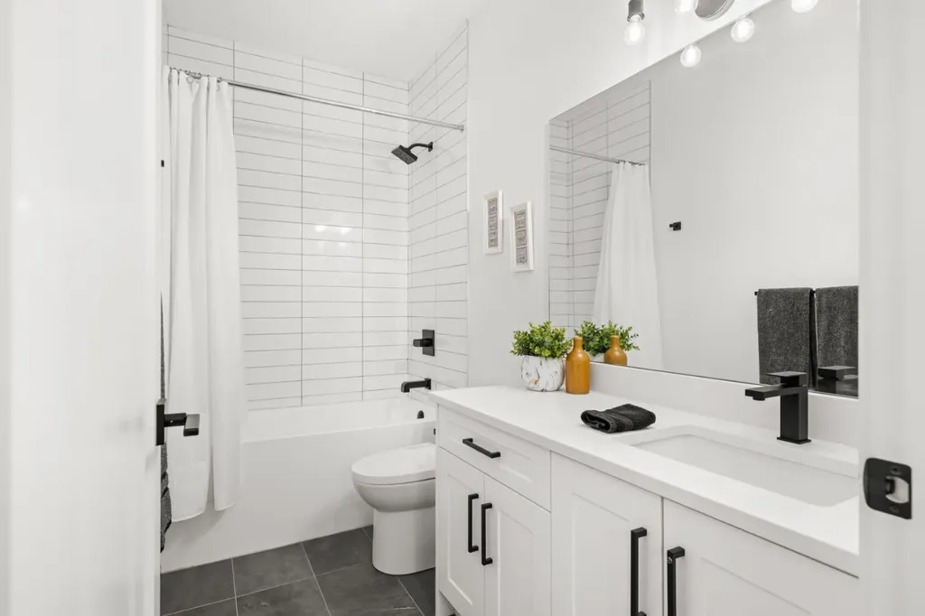 2407 33 Street SW Calgary AB T3E 2T3
