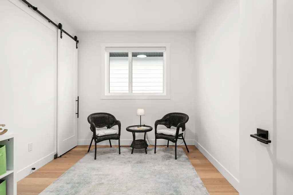 2407 33 Street SW Calgary AB T3E 2T3