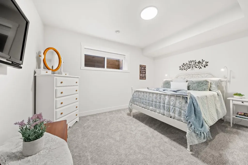 2407 33 Street SW Calgary AB T3E 2T3