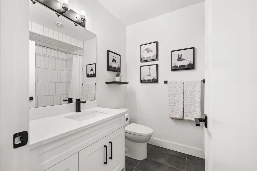 2407 33 Street SW Calgary AB T3E 2T3