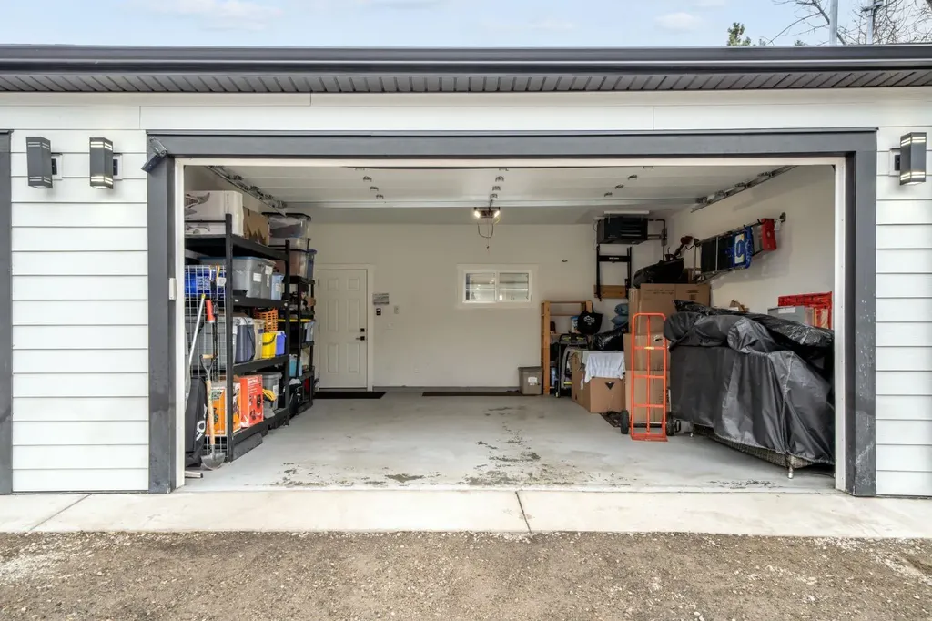 2407 33 Street SW Calgary AB T3E 2T3