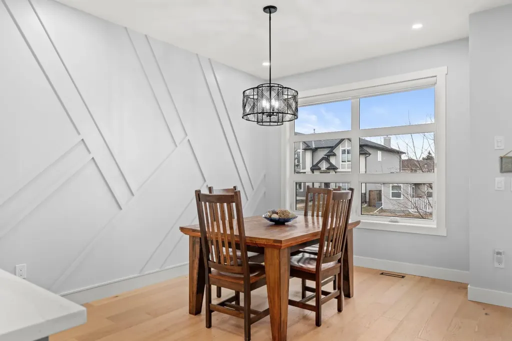2407 33 Street SW Calgary AB T3E 2T3