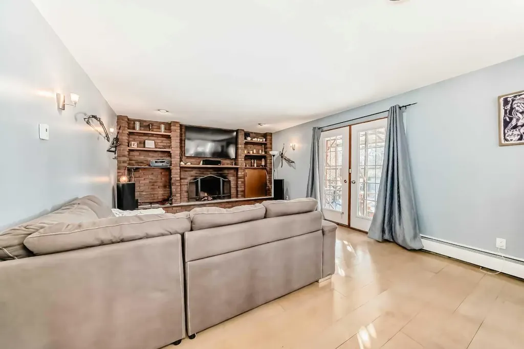 43 Allan Street Red Deer AB T4R 1A6