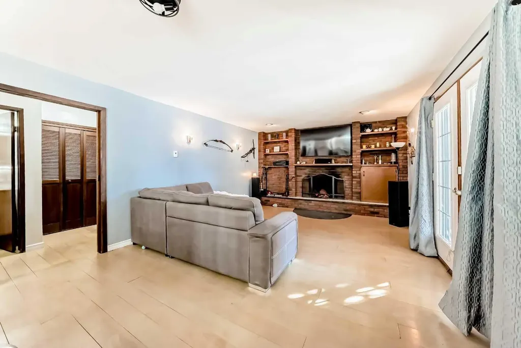 43 Allan Street Red Deer AB T4R 1A6