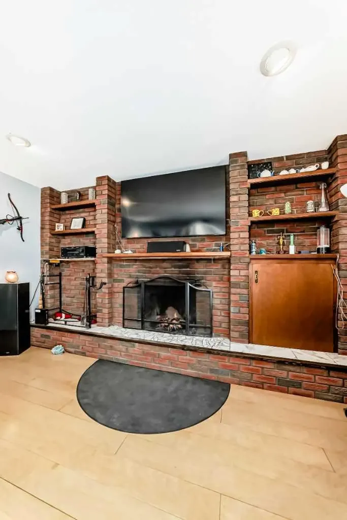 43 Allan Street Red Deer AB T4R 1A6