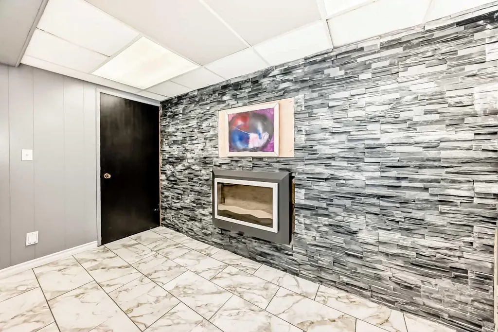 43 Allan Street Red Deer AB T4R 1A6