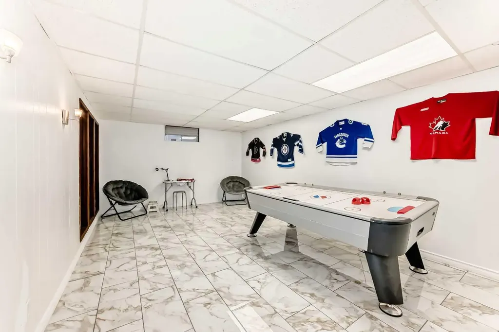 43 Allan Street Red Deer AB T4R 1A6
