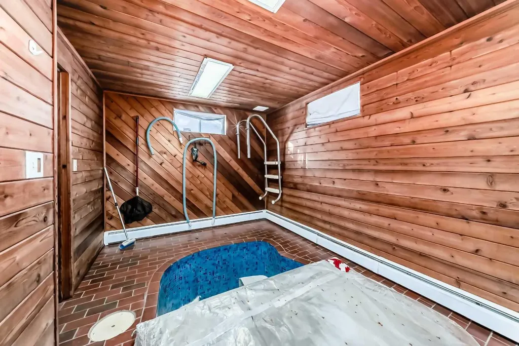 43 Allan Street Red Deer AB T4R 1A6