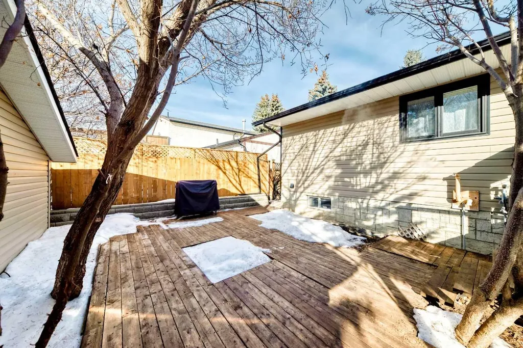 43 Allan Street Red Deer AB T4R 1A6