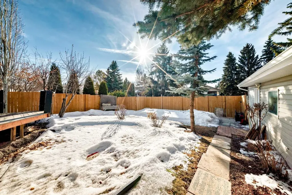 43 Allan Street Red Deer AB T4R 1A6