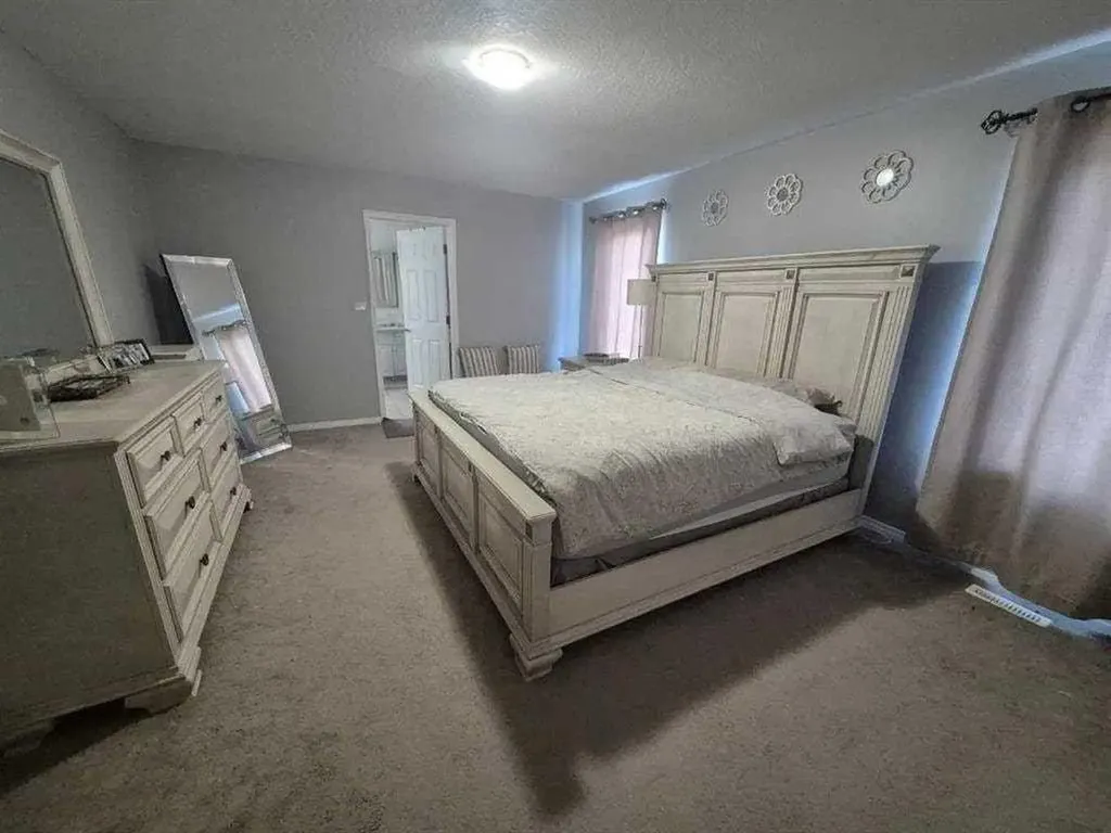 422 Bridlecreek Green SW Calgary AB T2Y3P1