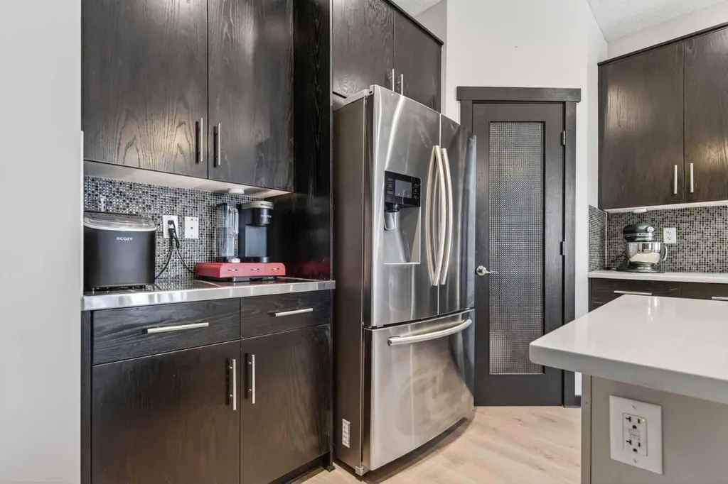 139 Elgin Terrace SE Calgary AB T2Z 0G3