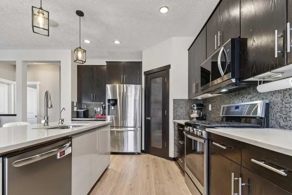 139 Elgin Terrace SE Calgary AB T2Z 0G3