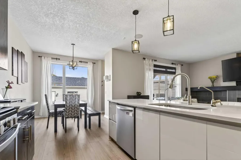 139 Elgin Terrace SE Calgary AB T2Z 0G3