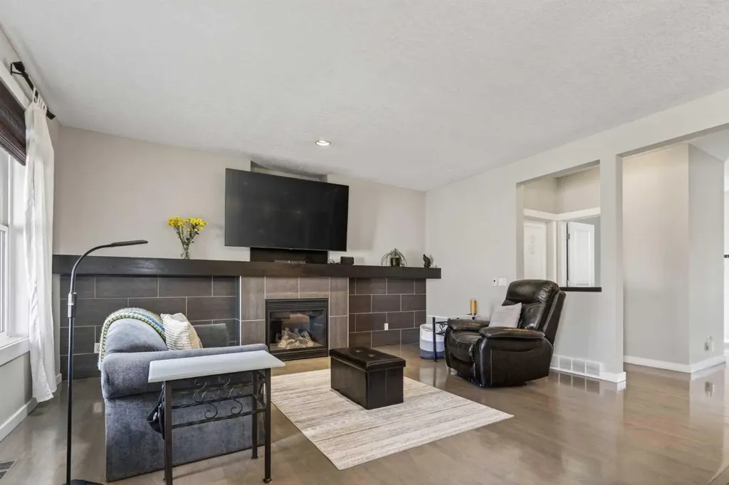 139 Elgin Terrace SE Calgary AB T2Z 0G3