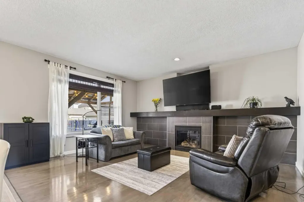 139 Elgin Terrace SE Calgary AB T2Z 0G3