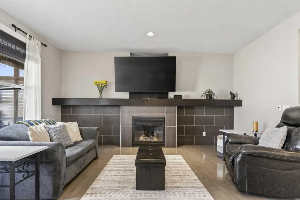 139 Elgin Terrace SE Calgary AB T2Z 0G3