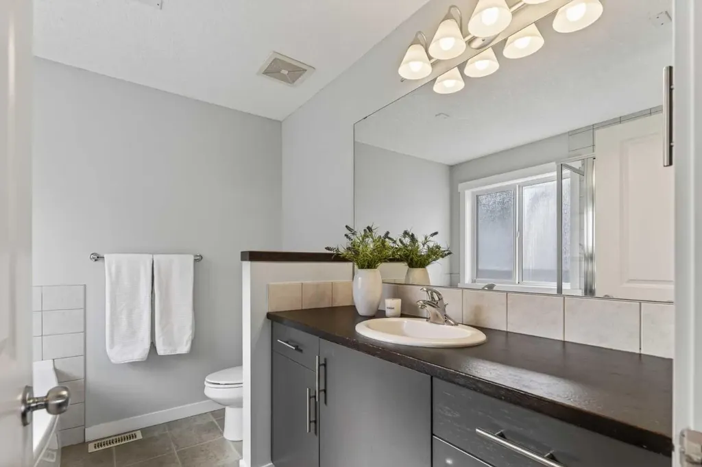 139 Elgin Terrace SE Calgary AB T2Z 0G3