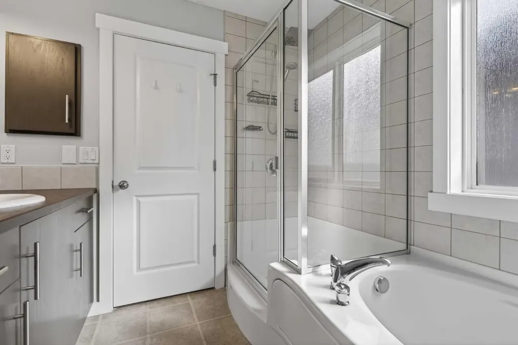 139 Elgin Terrace SE Calgary AB T2Z 0G3
