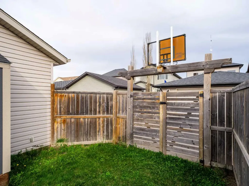 139 Elgin Terrace SE Calgary AB T2Z 0G3