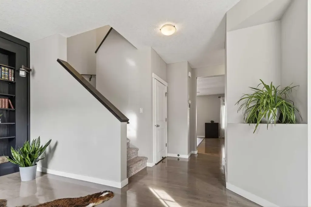 139 Elgin Terrace SE Calgary AB T2Z 0G3