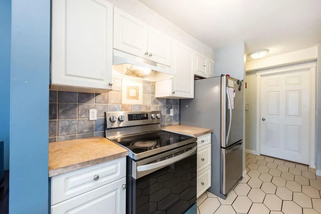 5555 Falsbridge Drive NE Calgary AB T3J3E8