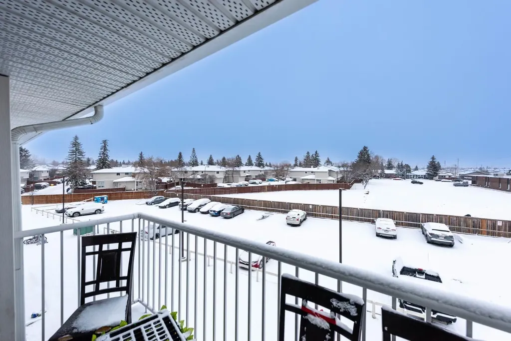 5555 Falsbridge Drive NE Calgary AB T3J3E8