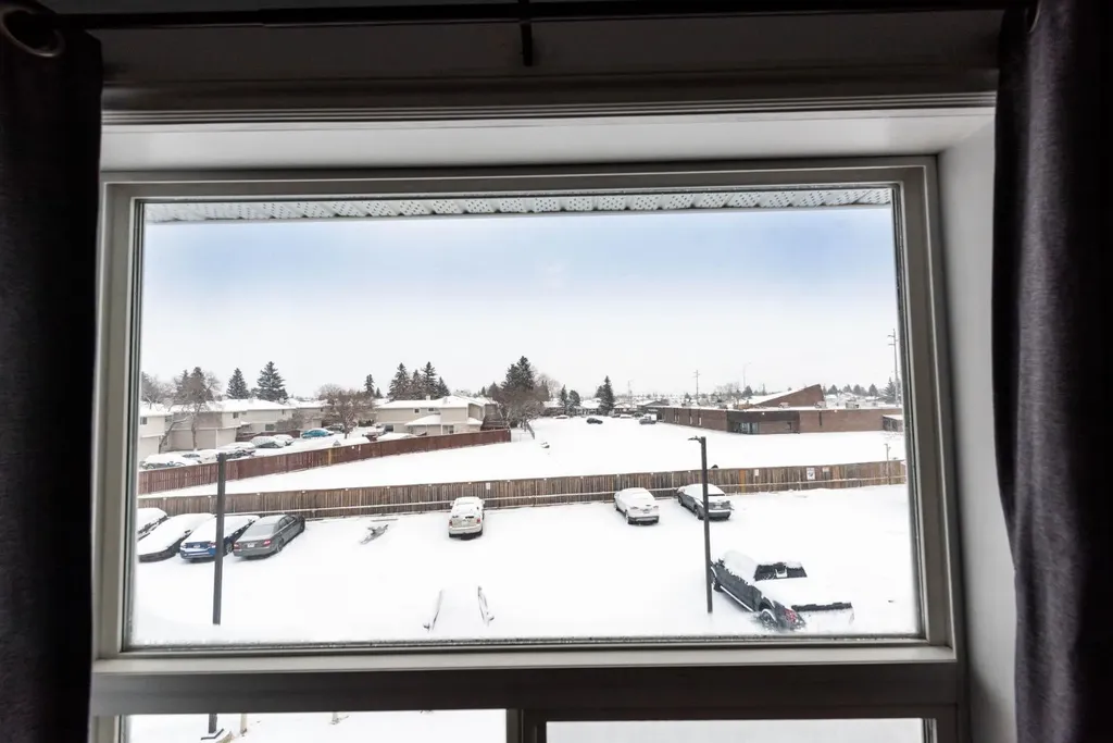 5555 Falsbridge Drive NE Calgary AB T3J3E8