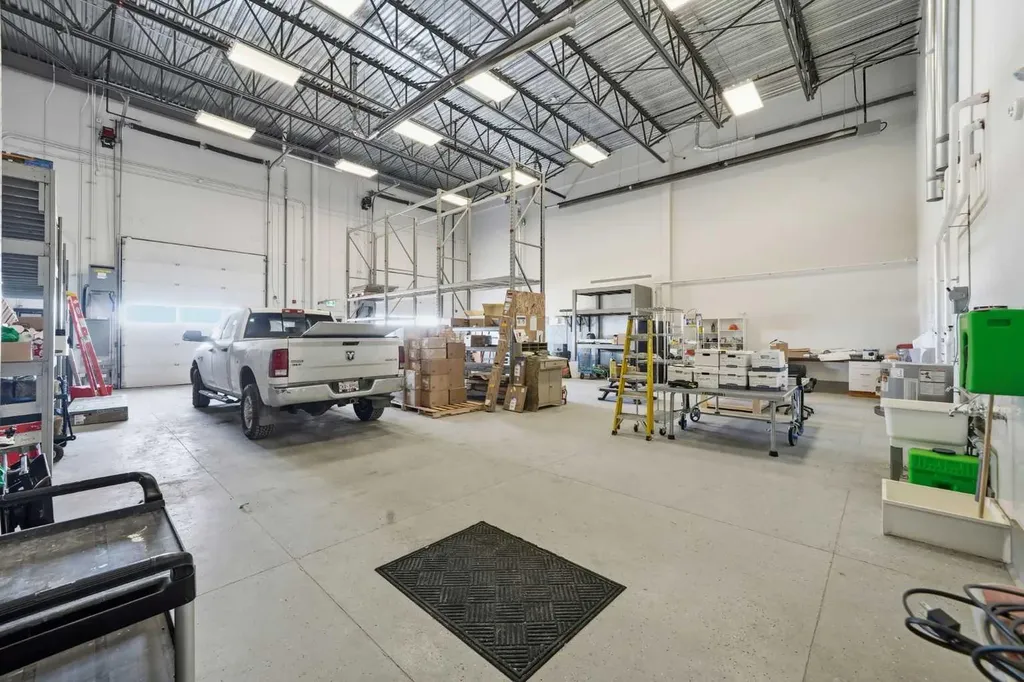 10748 74 Street SE Calgary AB T2C 5N6