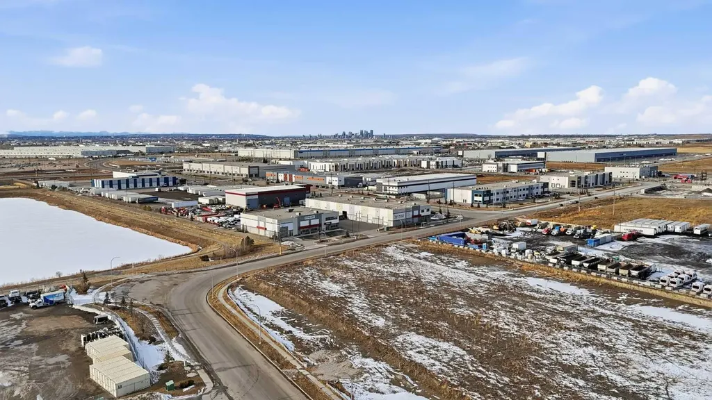 10748 74 Street SE Calgary AB T2C 5N6