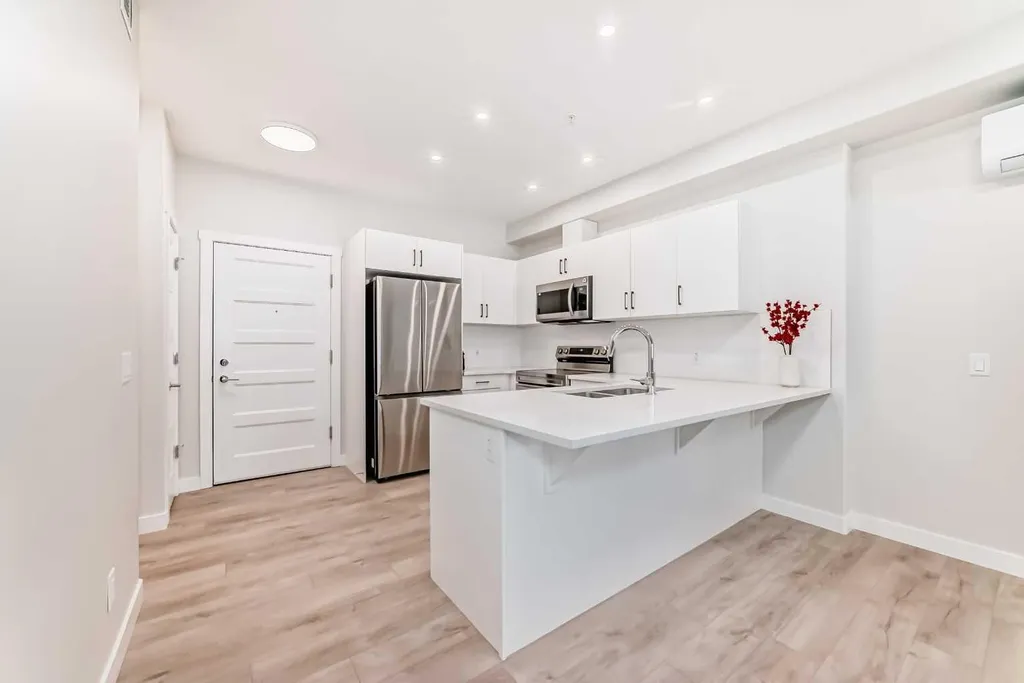 2117 81 Street SW Calgary AB T3H6H5